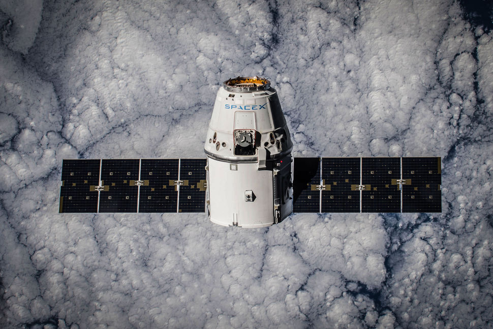 SpaceX: Ανακοίνωσε την πρώτη ιδιωτική πτήση γύρω από το φεγγάρι το 2018