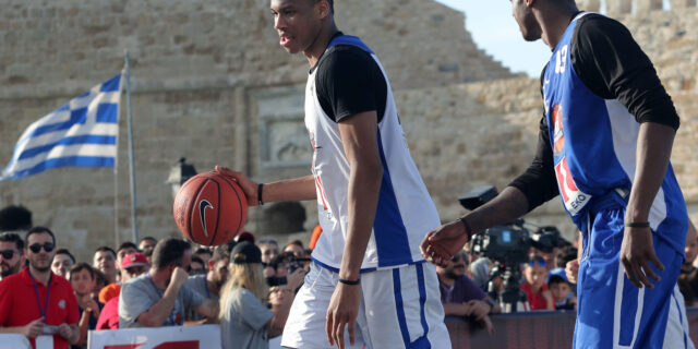 ‘Τρίποντο’ στον ελληνικό τουρισμό βάζει ο Γιάννης Αντετοκούνμπο