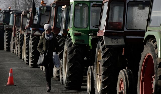 Αποχωρούν από τα μπλόκα οι περισσότεροι αγρότες σε Κεντρική και Δυτική Μακεδονία