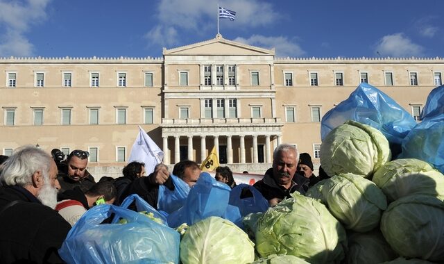 Κρίσιμο ραντεβού Δραγασάκη με τους αγρότες