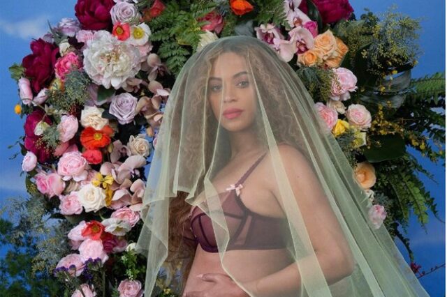 Η Beyonce ανακοίνωσε πως περιμένει δίδυμα