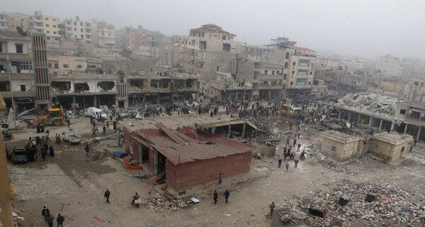 Μπαράζ βομβαρδισμών στην πόλη Ράκα της Συρίας