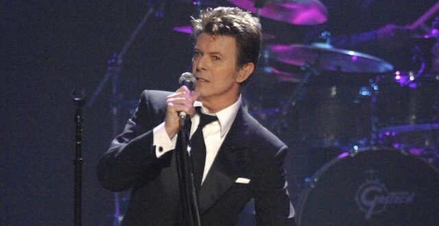 BRIT Awards: Η αποθέωση του David Bowie και η πολιτική πλευρά της Katy Perry