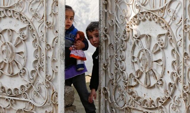 Περίπου 350.000 παιδιά έχουν εγκλωβιστεί στη δυτική Μοσούλη