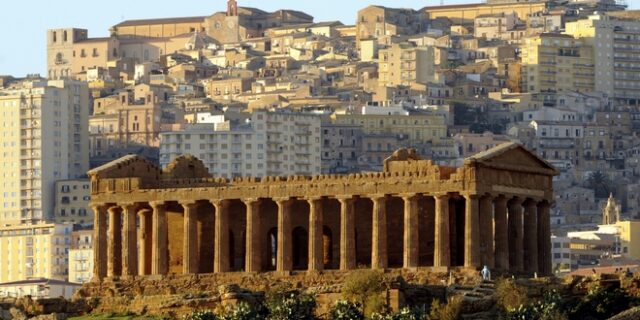 Ιταλική πόλη σε οίκο Gucci: Ελάτε εδώ, έχουμε και εμείς αρχαιοελληνικούς ναούς
