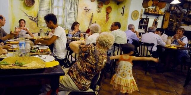 Κατάφερες να τιθασεύσεις τα παιδιά σου σε εστιατόριο; Κερδίζεις έκπτωση