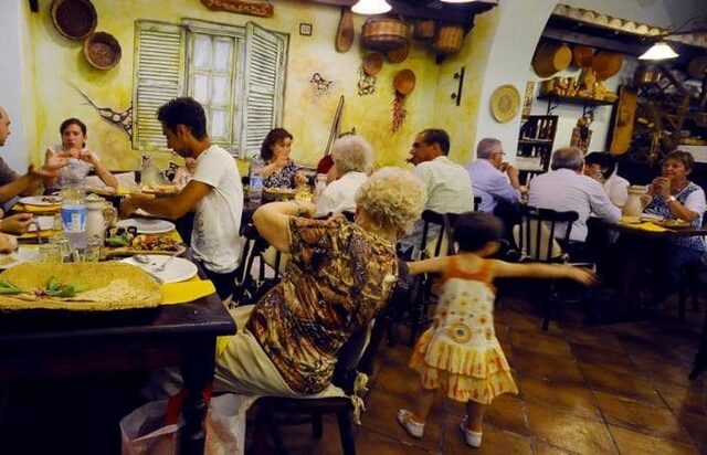 Κατάφερες να τιθασεύσεις τα παιδιά σου σε εστιατόριο; Κερδίζεις έκπτωση