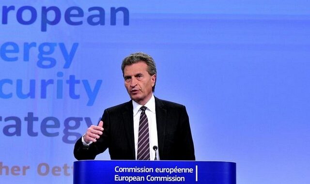 Έτινγκερ: Ο Τσίπρας έκανε περισσότερες μεταρρυθμίσεις από ποτέ