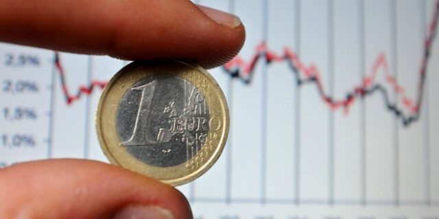 Ηandelsblatt: Το ευρώ πολύτιμο όσο ποτέ για την Ευρώπη