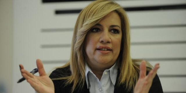 Γιατί το ΠΑΣΟΚ εξαπολύει επίθεση στο Μητσοτάκη μέσω Καραμανλή