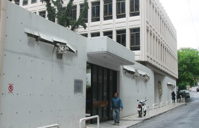 Εμπρηστική επίθεση στο Γαλλικό Ινστιτούτο της Αθήνας