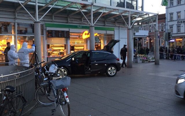 Άνδρας έριξε αυτοκίνητο σε πεζούς στη Χαϊδελβέργη της Γερμανίας