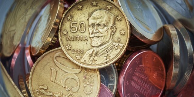 Mastercard: Έτσι ψώνιζαν οι Έλληνες πριν τα capital controls και έτσι σήμερα