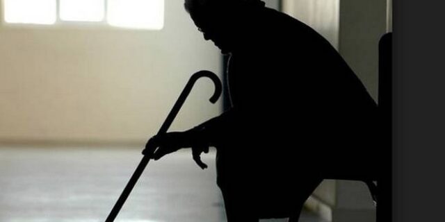Ηλικιωμένη έδωσε τα λεφτά της σε ‘μαϊμού’ τεχνικό της ΔΕΗ για να μην καούν