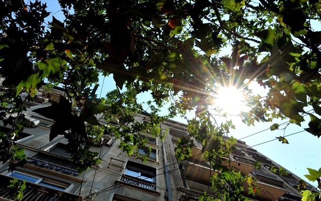 Αίθριος καιρός με υψηλές θερμοκρασίες αλλά και νεφώσεις