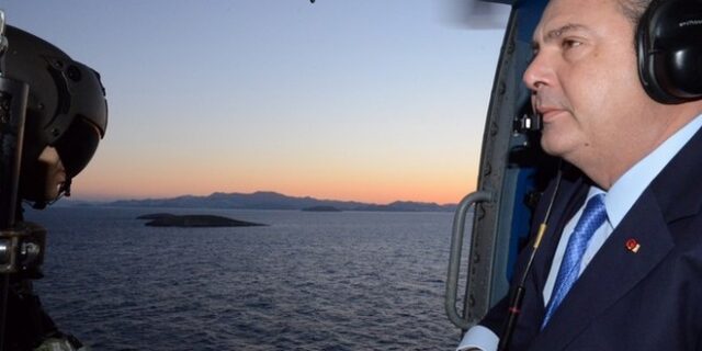 Ίμια: Οι Τούρκοι απάντησαν με υπερπτήσεις στη ρίψη στεφάνου από τον Καμμένο