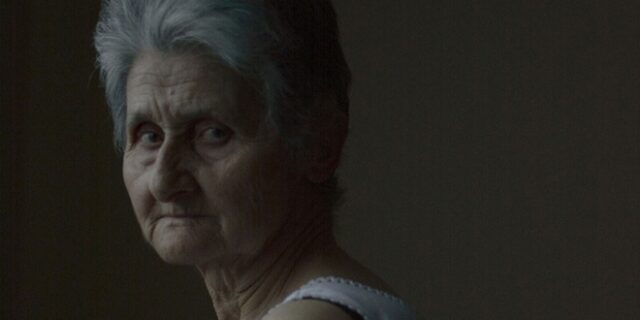 74χρονη από την Πέλλα πόζαρε στον εγγονό της και κατέληξε στη Vogue