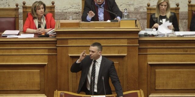 Βουλή: Προκλητικό ‘σόου’ Κασιδιάρη διέκοψε ο Ν. Βούτσης
