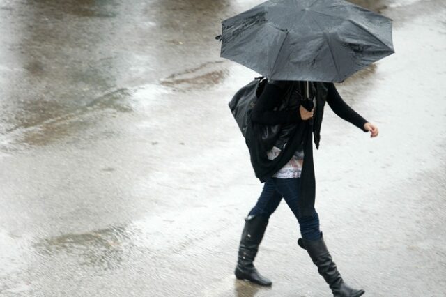 Βροχές και σποραδικές καταιγίδες
