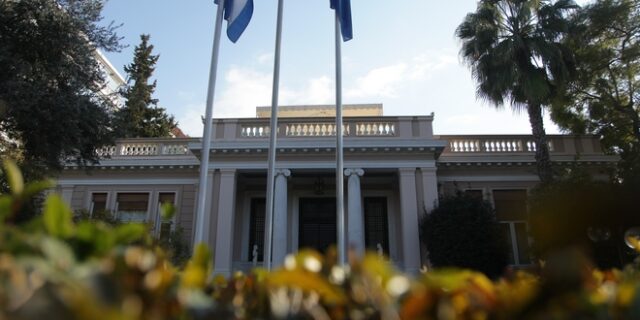 Επικοινωνιακή αντεπίθεση από Μαξίμου