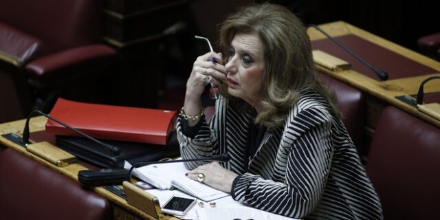 Λιποθύμησε στη Βουλή η βουλευτής Θ.Μεγαλοοικονόμου