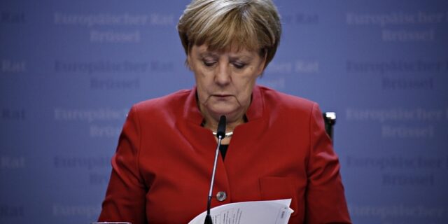 Handelsblatt: Έτοιμη για ελάφρυνση του ελληνικού χρέους η Μέρκελ
