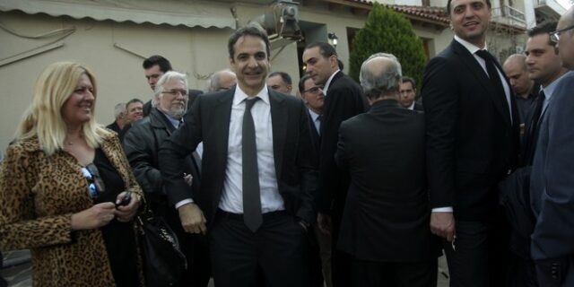Η γρίπη του Μητσοτάκη και τα ειρωνικά ‘περαστικά’ από Μαξίμου
