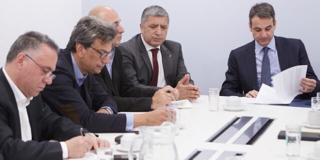 Άνοιγμα Μητσοτάκη στους νησιώτες μέσω προσφυγικού
