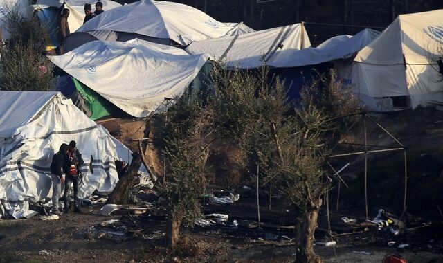 Μυτιλήνη: Κάηκαν σκηνές έξω από το hot spot της Μόριας