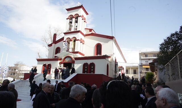 Ο πολιτικός κόσμος αποχαιρέτησε τον Βαγγέλη Μπασιάκο