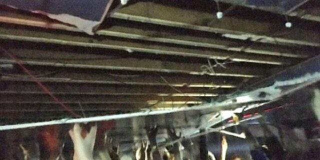 Βίντεο: Θαμώνες κλαμπ καταλήγουν με το ταβάνι που έπεσε, στα χέρια