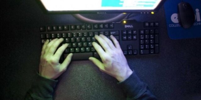 Παιδόφιλος προσπαθούσε να πείσει μέσω Facebook έναν 17χρονο να συνευρεθούν ερωτικά