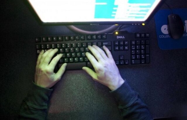 Παιδόφιλος προσπαθούσε να πείσει μέσω Facebook έναν 17χρονο να συνευρεθούν ερωτικά