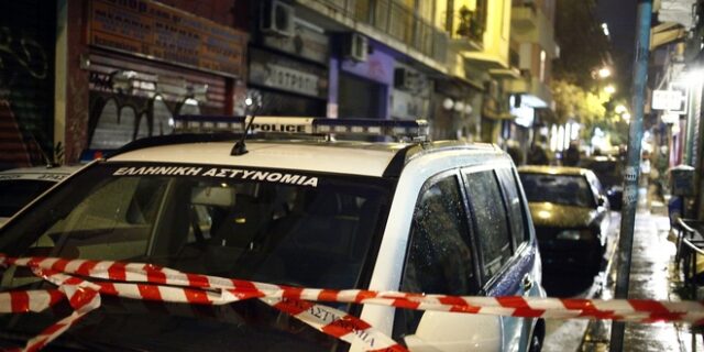 Εξάρχεια: Πλιάτσικο κουκουλοφόρων σε κατάστημα ρούχων