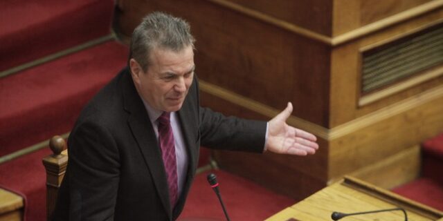 Πετρόπουλος: Συζητώ με κόσμο. Οι επαγγελματίες μου λένε ‘σωθήκαμε’