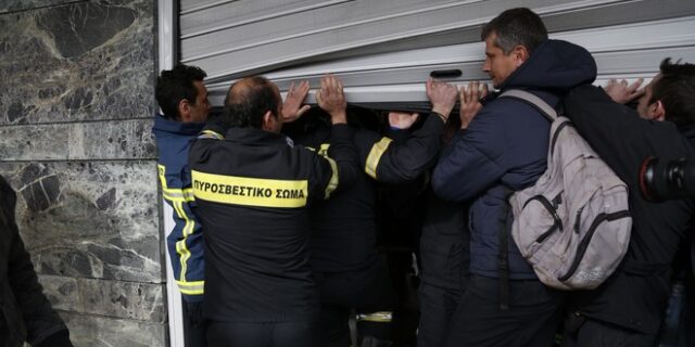 Επεισόδια από πυροσβέστες στο υπουργείο Διοικητικής Μεταρρύθμισης