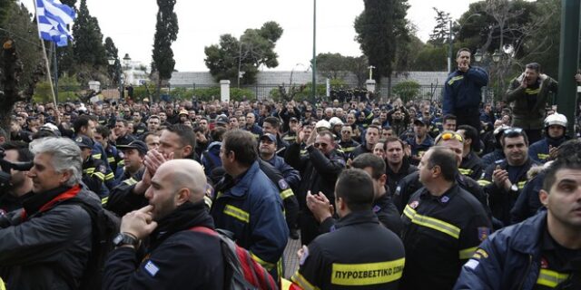 Η Γεροβασίλη έσβησε τη ‘φωτιά’: Διάταξη για τους πυροσβέστες 5ετούς θητείας