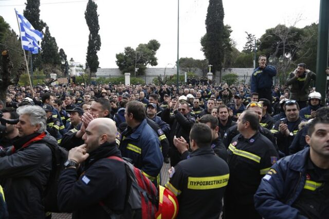 Η Γεροβασίλη έσβησε τη ‘φωτιά’: Διάταξη για τους πυροσβέστες 5ετούς θητείας
