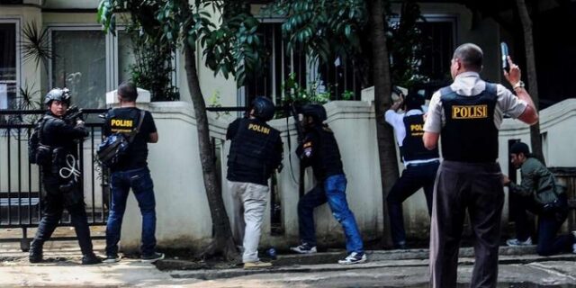 Έκρηξη και ανταλλαγή πυρών σε κυβερνητικό κτήριο της Ινδονησίας