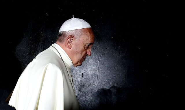 Πάπας: Ζητώ ταπεινά συγγνώμη για τους παιδεραστές ιερείς