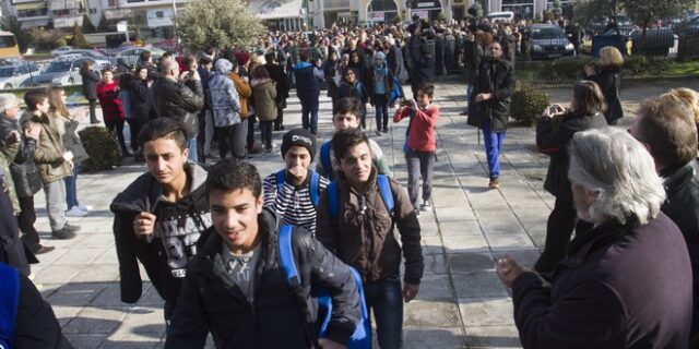 Δεν κάνει πίσω ο Γαβρόγλου: Τα προσφυγόπουλα θα πάνε στα σχολεία