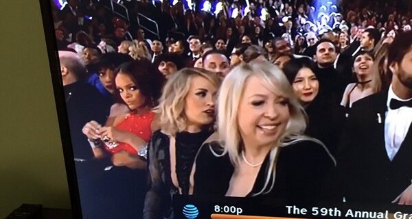 Grammy: Η Rihanna είναι τόσο cool που εμφανίστηκε με φλασκί