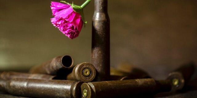 Οι ‘μαγικές’ σφαίρες των ΗΠΑ: Φονικές μεν, θα φυτρώνουν λουλούδια δε