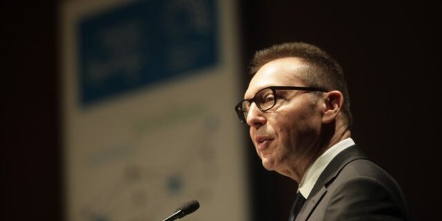 Στουρνάρας: Δώστε κίνητρα για ιδιωτική ασφάλιση