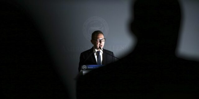 Στουρνάρας για οικονομία: Συνεχίστε με επιμονή και συνέπεια