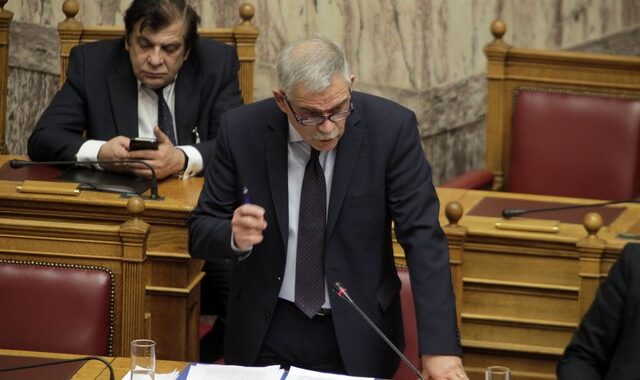 Τόσκας: Η κυβέρνηση δημιουργεί τις προϋποθέσεις για τη μονιμοποίηση των πυροσβεστών