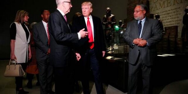 Ο Τραμπ κατά του αντισημιτισμού και του ρατσισμού