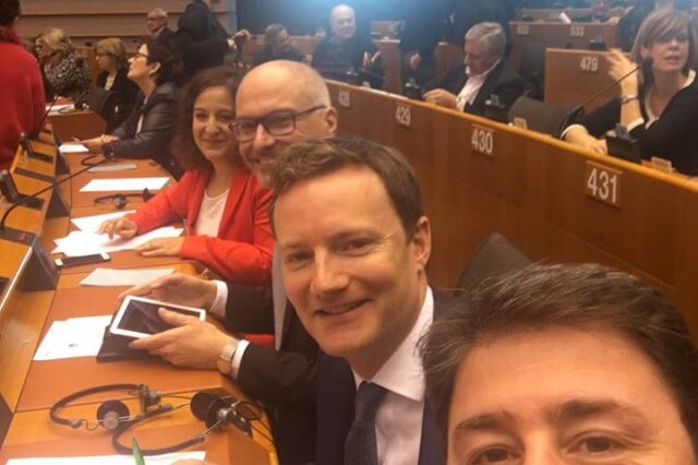 Τρολιές και σέλφι