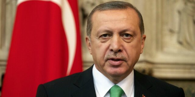 Απειλές κατά της εφημερίδας Hurriyet εκτοξεύει ο Ερντογάν