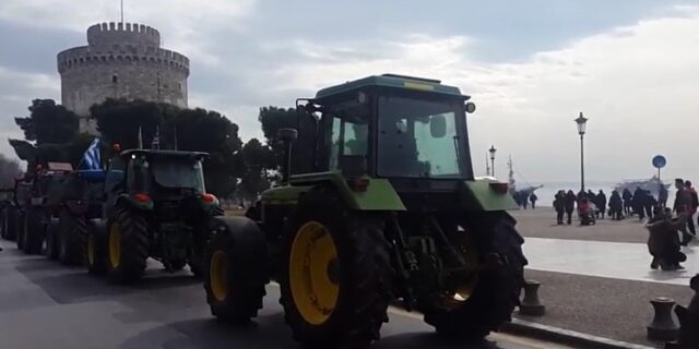 ‘Πλημμύρισε’ με τρακτέρ ο Λευκός Πύργος